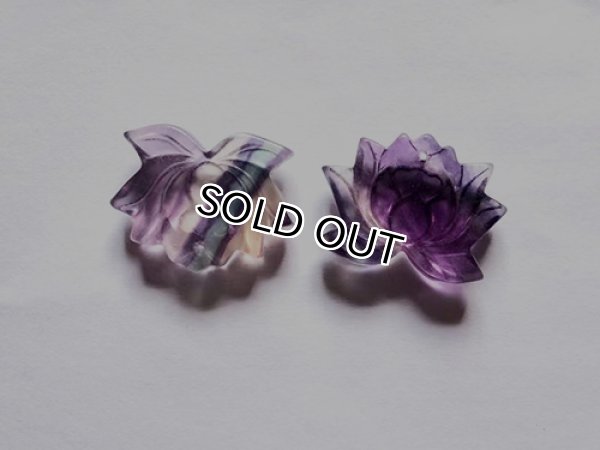 Photo2: 플로라이트 연꽃  펜던트 목걸이용 조각 펜던트  10알 구매시 20% OFF : 사이즈 28mm x 너비:21mm x 두께:8mm (2)