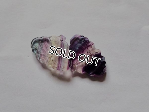 Photo2: 플로라이트 꽃나비  펜던트 목걸이용 조각 펜던트  10알 구매시 20% OFF : 사이즈 35mm x 너비:25mm x 두께:5mm (2)